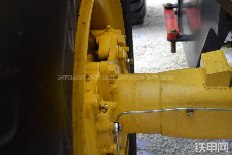 力士德CL956装载机局部