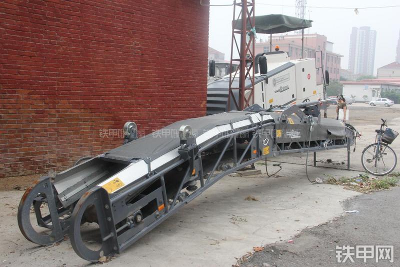 维特根W100铣刨机局部