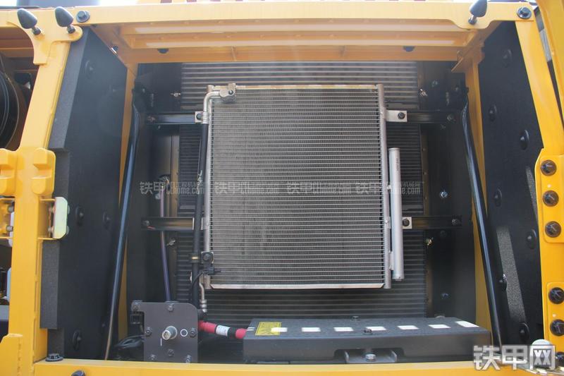 沃尔沃EC220D挖掘机局部