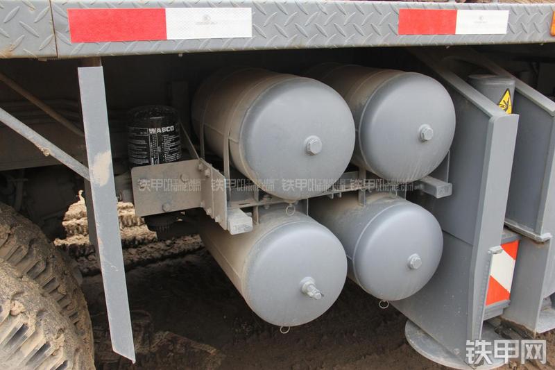 中联重科QY16H431起重机局部