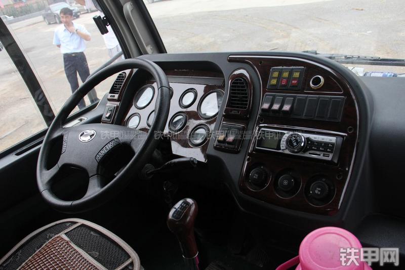 中联重科QY16H431起重机局部