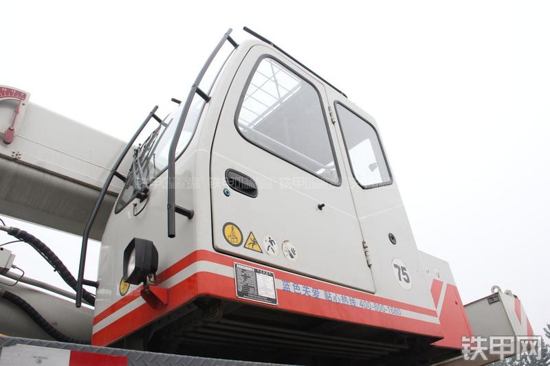 中联重科QY16H431起重机局部