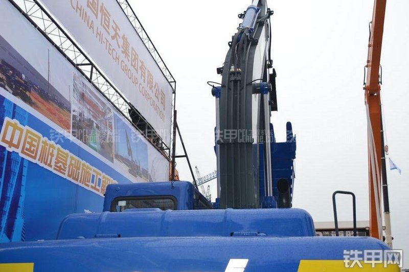 恒天九五JV235LC菲亚特挖掘机局部