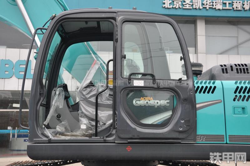 神钢SK260LC-8挖掘机局部