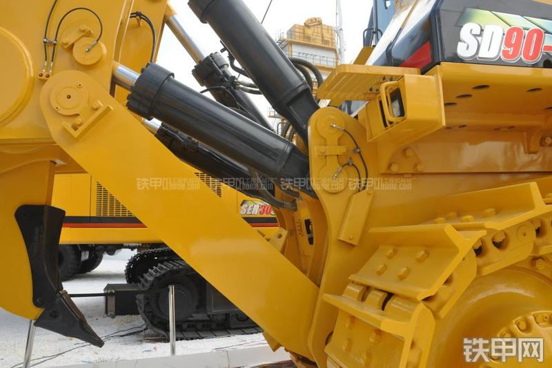 山推SD90-5推土机局部