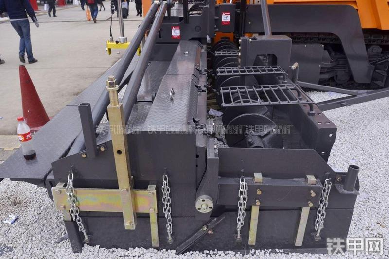 华通动力EPC125D沥青摊铺机局部