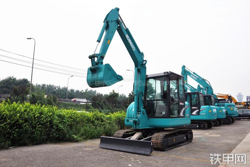 神钢SK60-8挖掘机整机外观