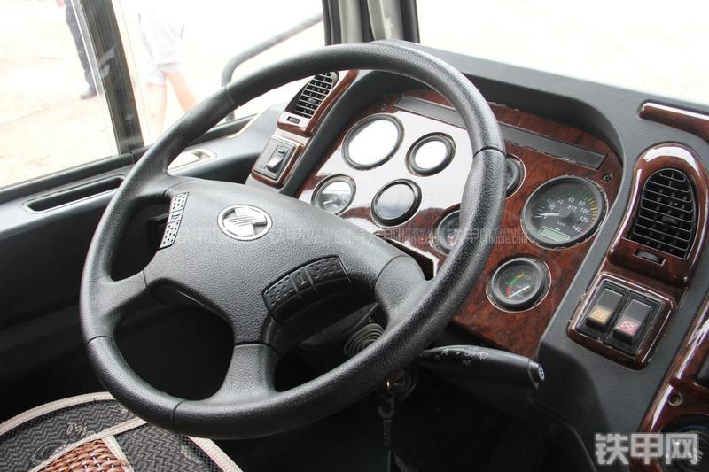 中联重科QY16H431起重机局部