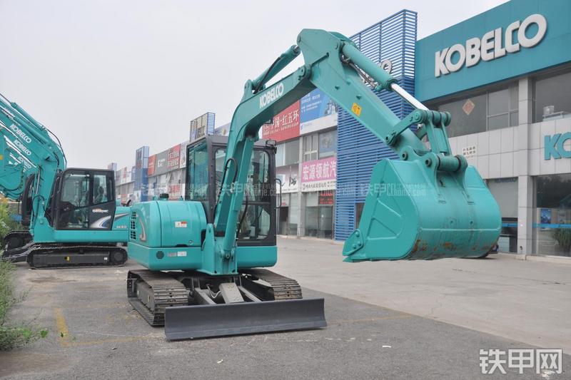 神钢SK60-8挖掘机整机外观