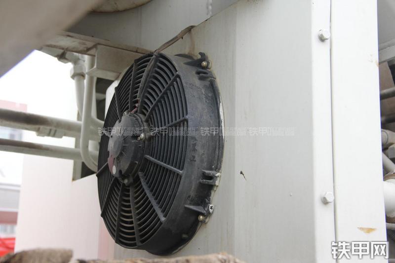 中联重科QY16H431起重机局部