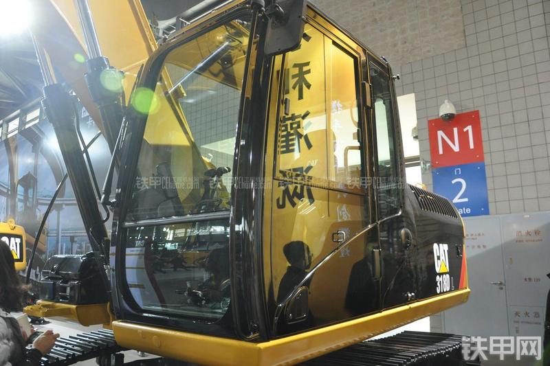 卡特彼勒318DL-2.9米标准斗杆挖掘机局部