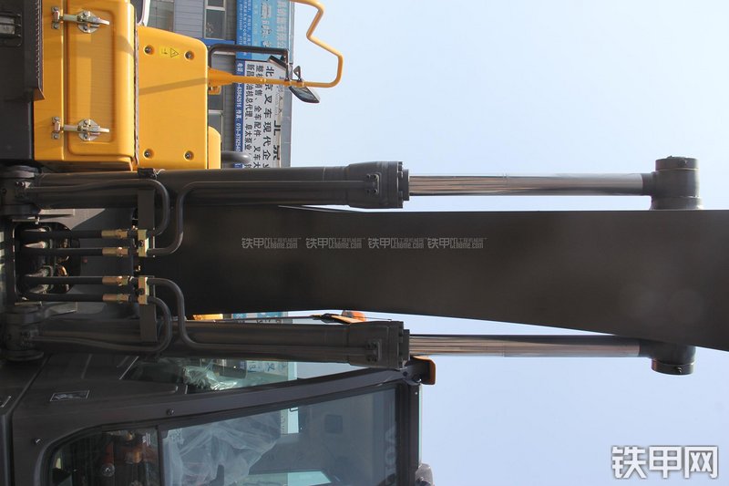 沃尔沃EC220D挖掘机局部