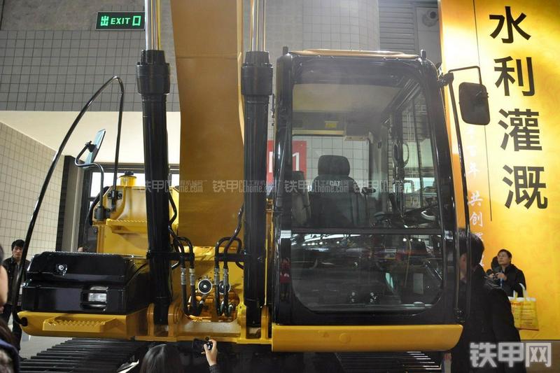 卡特彼勒318DL-2.9米标准斗杆挖掘机局部