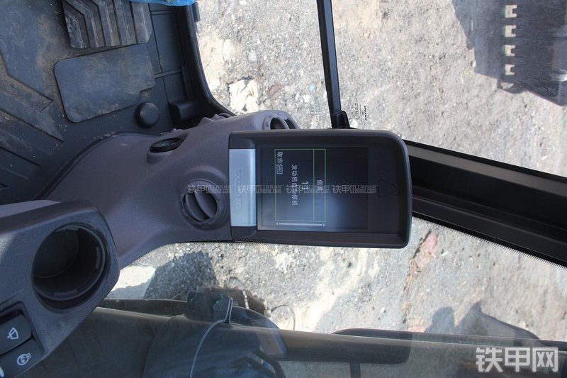 沃尔沃EC220D挖掘机局部