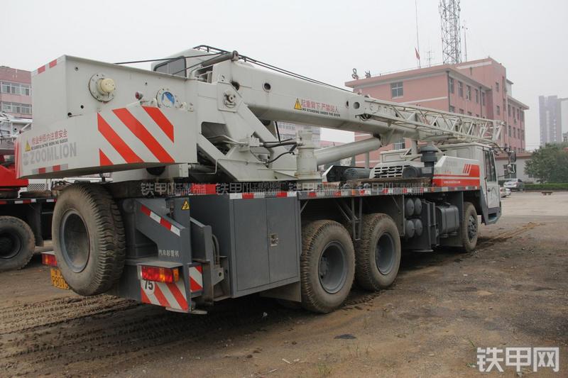 中联重科QY16H431起重机整机外观