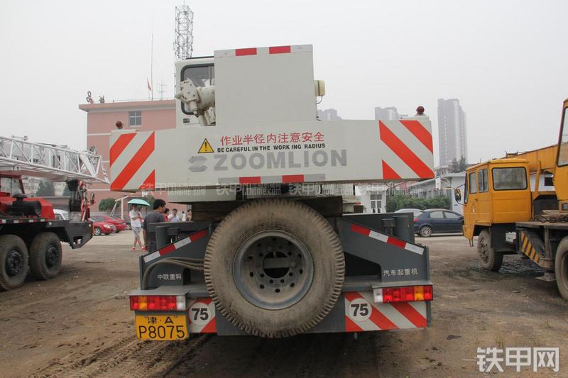 中联重科QY16H431起重机局部