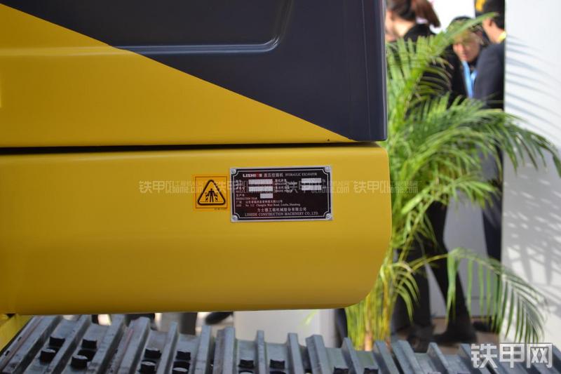 力士德SC230.8H混合动力挖掘机局部