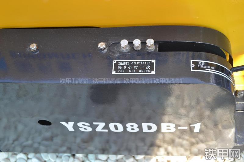 国机常林YSZ08D8-1压路机局部