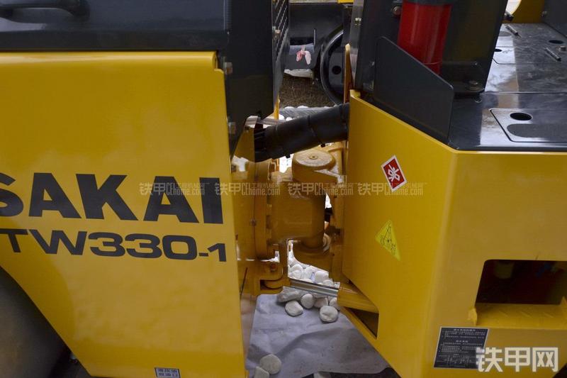酒井TW330-I压路机局部