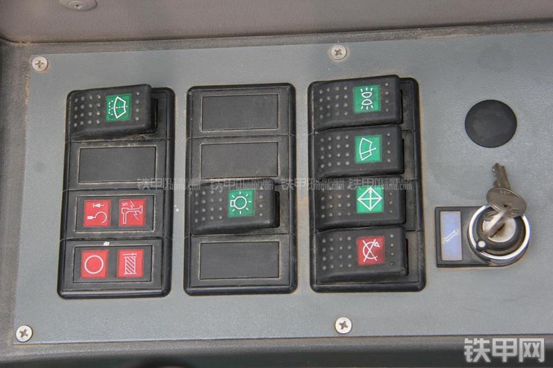 中联重科QY16H431起重机局部