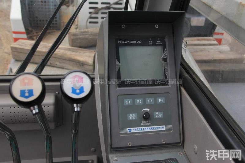 中联重科QY16H431起重机局部