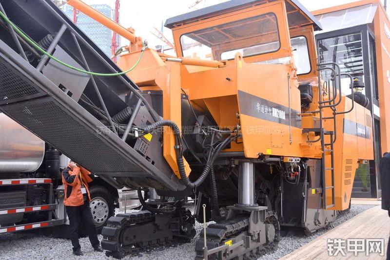 华通动力HM2100A铣刨机整机外观