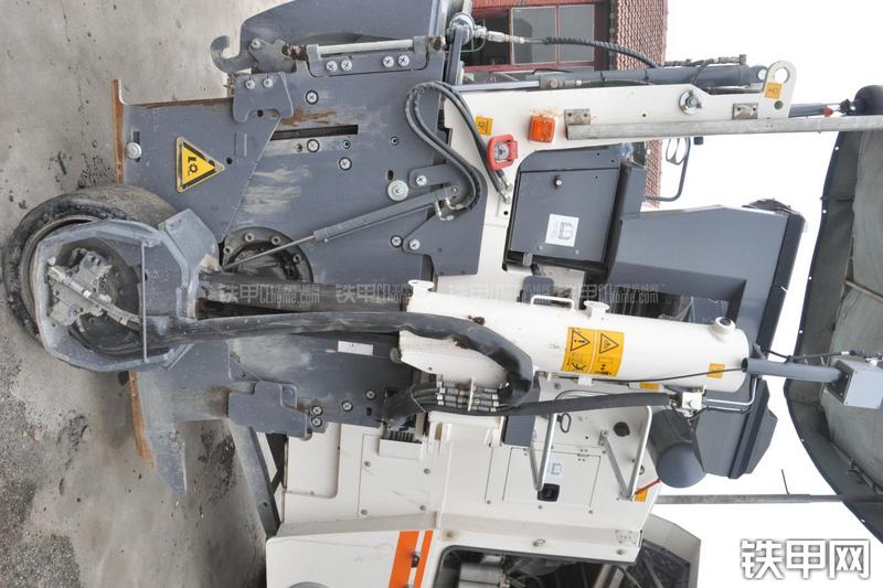 维特根W100铣刨机局部