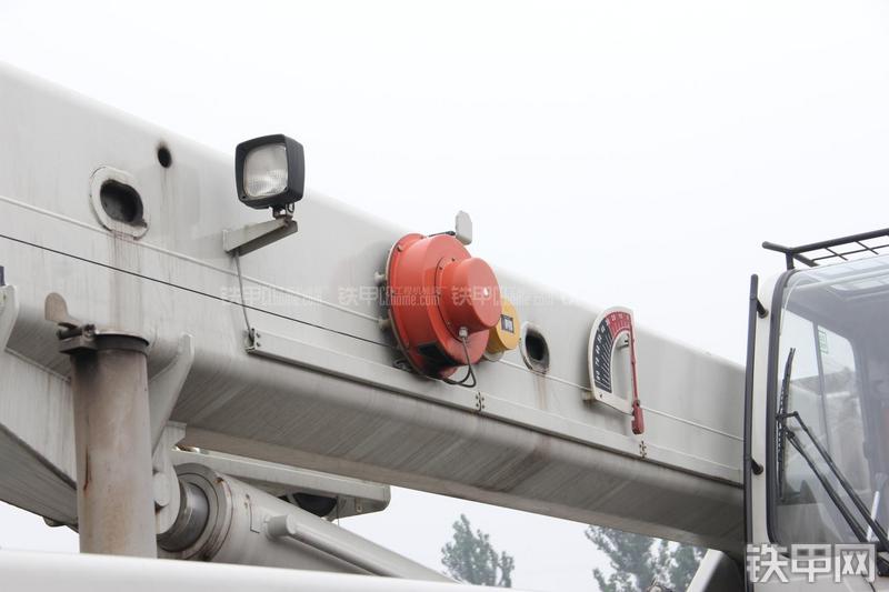 中联重科QY16H431起重机局部