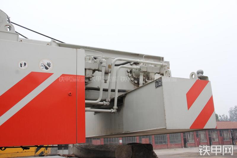 中联重科QY16H431起重机局部