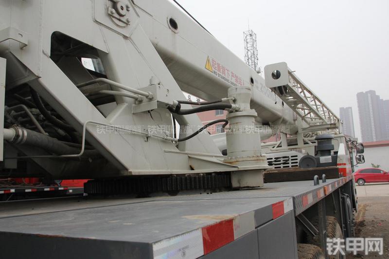 中联重科QY16H431起重机局部