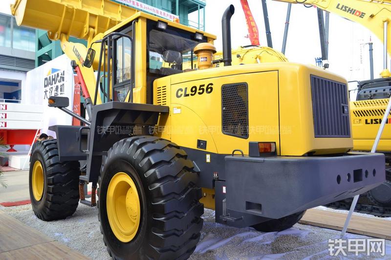 力士德CL956装载机整机外观