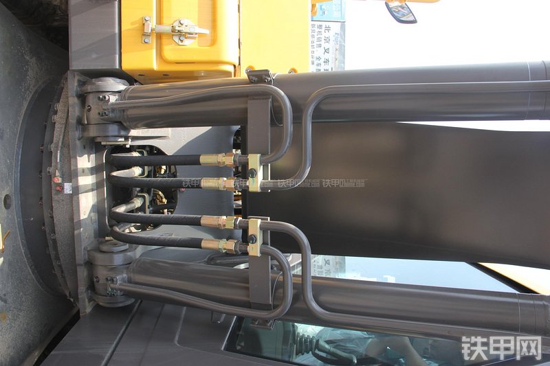 沃尔沃EC220D挖掘机局部