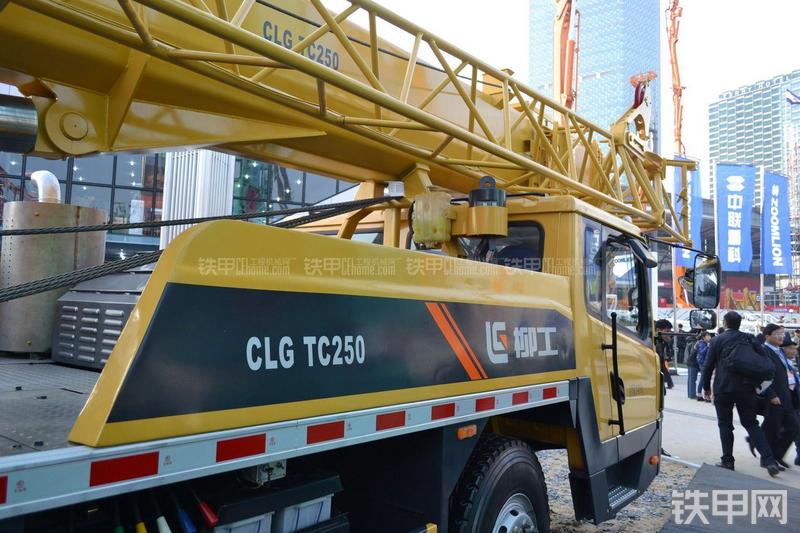 柳工TC250起重机局部