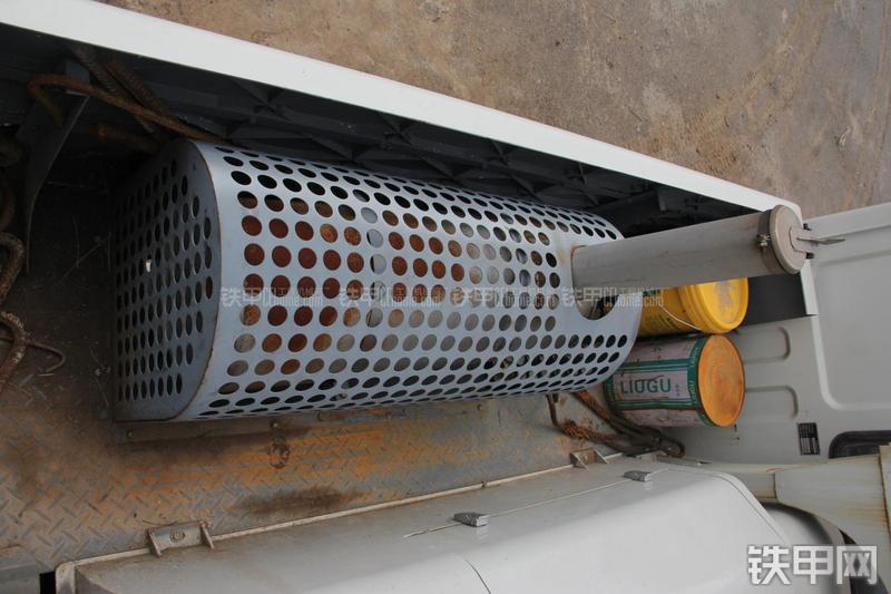 中联重科QY16H431起重机局部