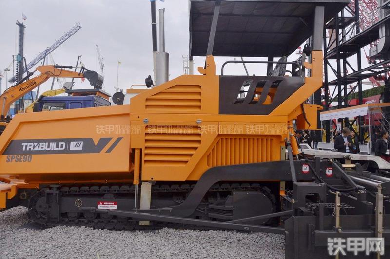 恒天九五SPSE90沥青摊铺机局部