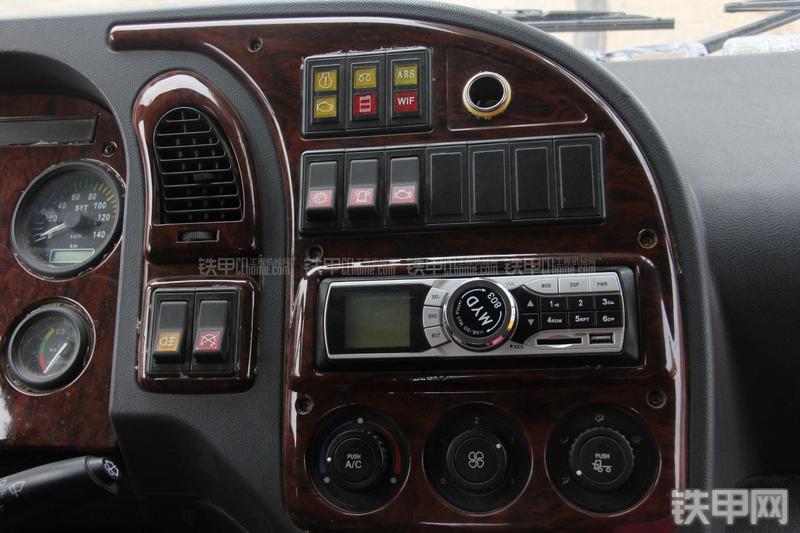 中联重科QY16H431起重机局部