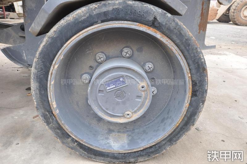 维特根W100铣刨机局部