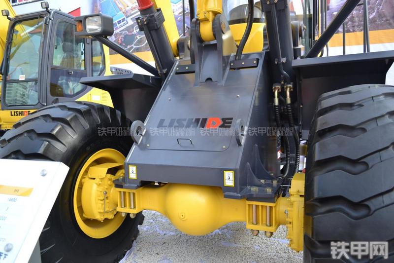 力士德CL956装载机局部