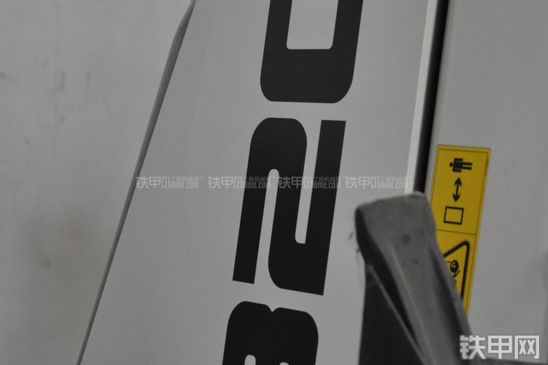 特雷克斯TLB820挖掘装载机局部