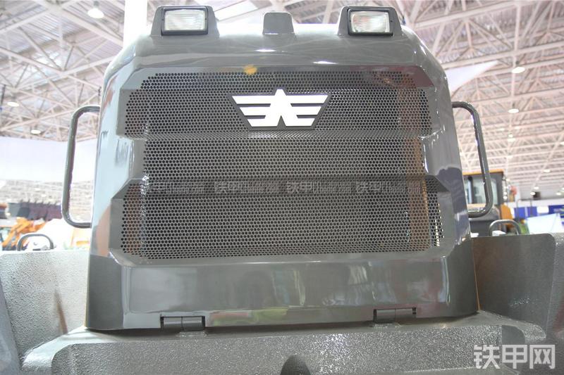 英轩重工YX656-LNG装载机局部