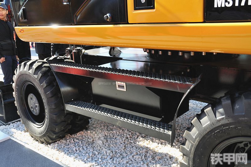 卡特彼勒M317D2挖掘机局部