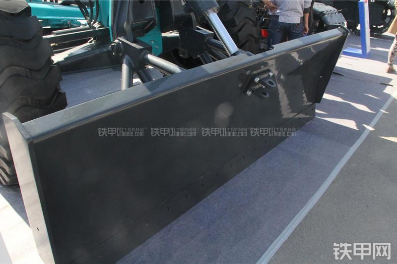 山河智能SWPY180A平地机局部