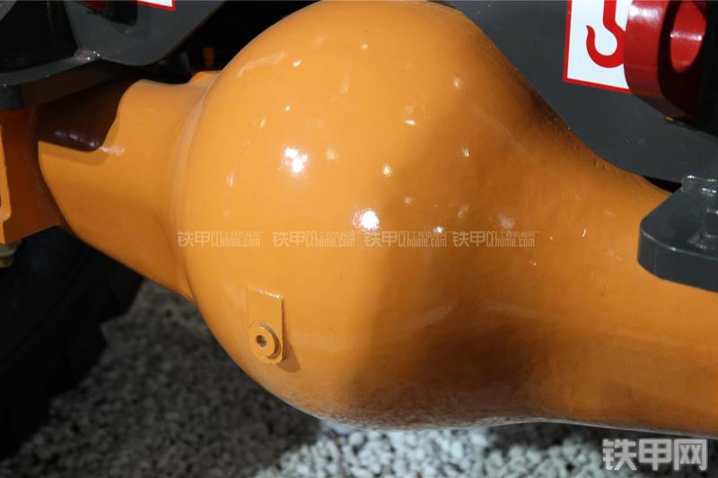 英轩重工YX656-LNG装载机局部