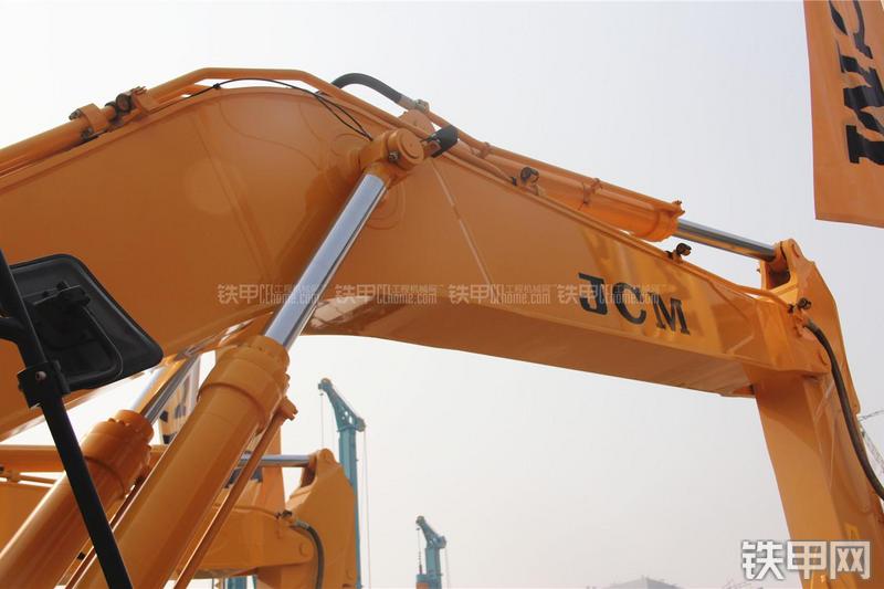 山重建机MC500LC-8挖掘机局部