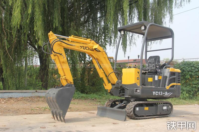 玉柴YC13-8挖掘机整机外观