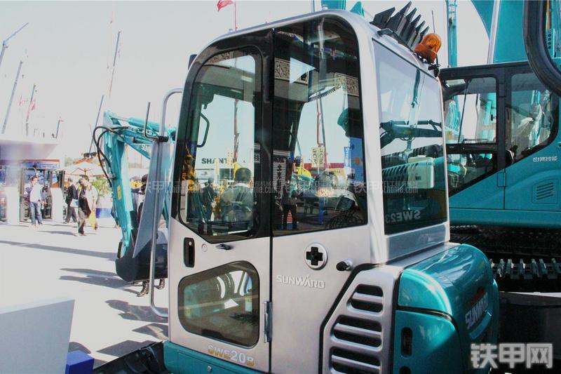 山河智能SWE20B挖掘机局部