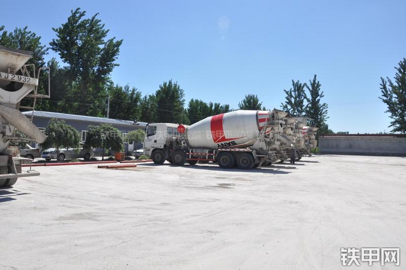 三一重工HZS180混凝土搅拌站局部