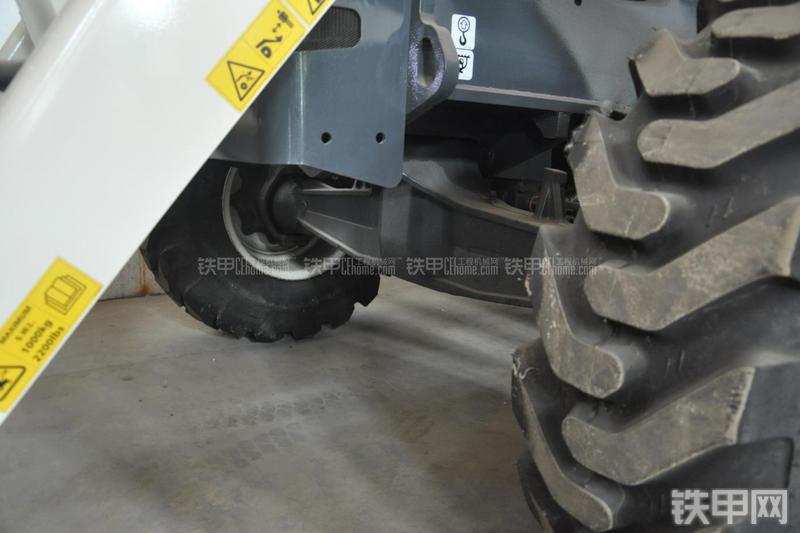 特雷克斯TLB820挖掘装载机局部