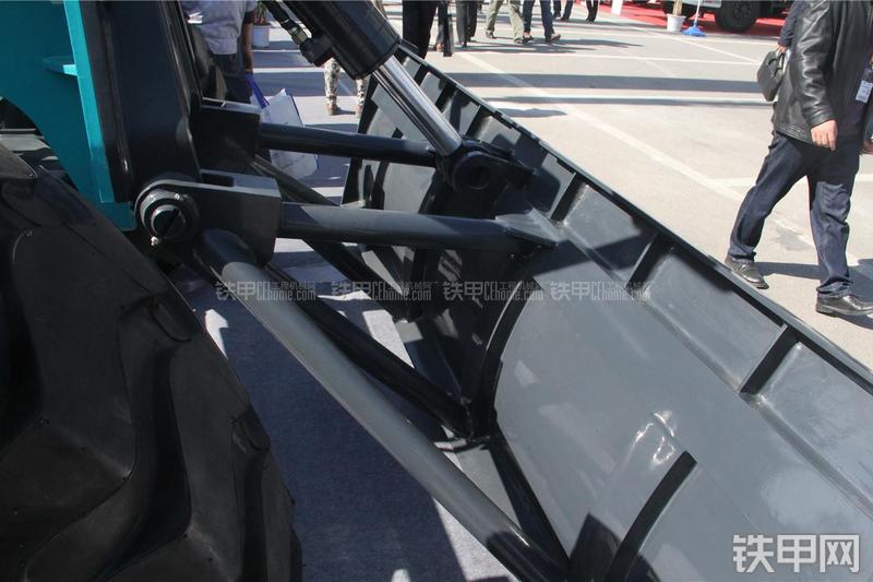 山河智能SWPY180A平地机局部