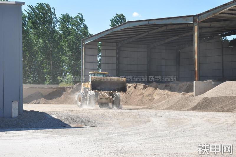 三一重工HZS180混凝土搅拌站局部